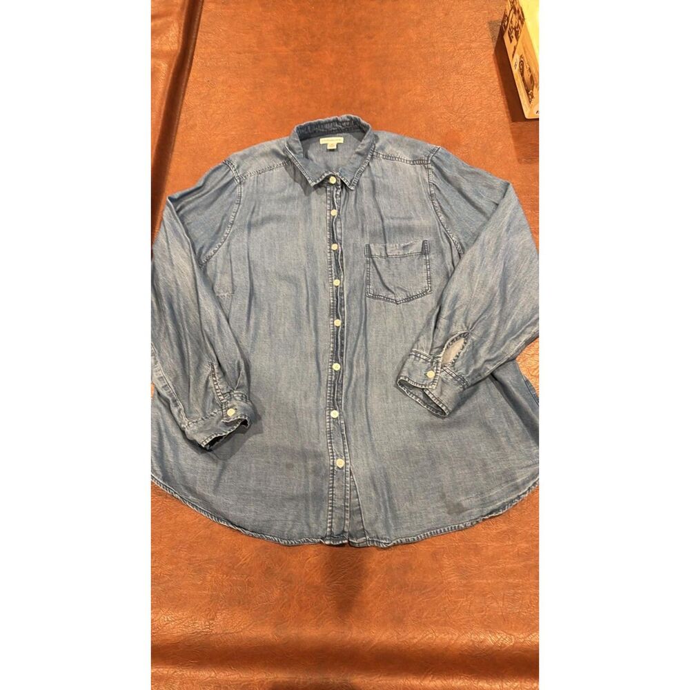 Croft & Barrow Blue Long Sleeve Button Down Shirt With pocket Women's